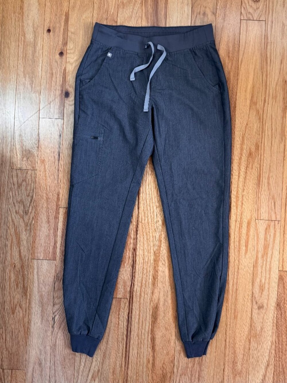 FIGS Women's Zamora Scrub Pants in Graphite Size Small Tall (S/T)